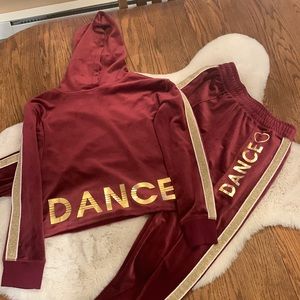 NWT. 2 piece Dance jogging set